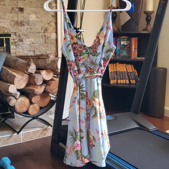 Dress - Picture 2 of 7